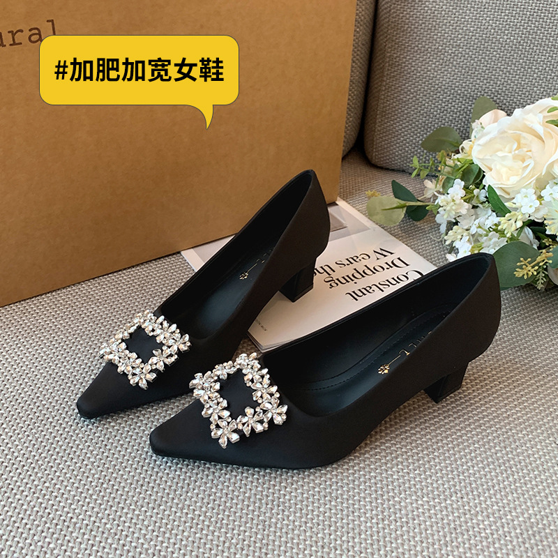 حذاء نسائي أسود من الساتان بمق - مراجعة Women Formal Wear Heels وسعره